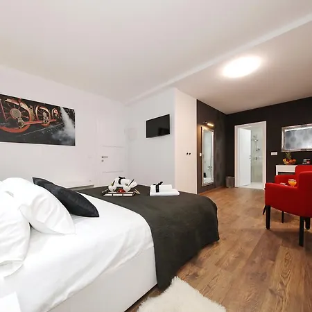 Luxury Πανσιόν 4*