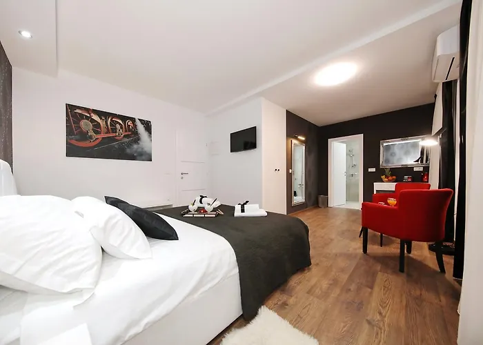 Luxury Πανσιόν 4*